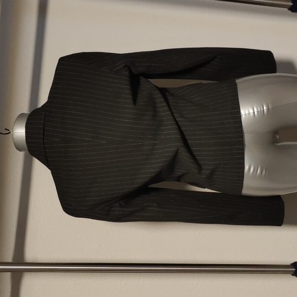 Sisley pinstripe blazer 3 button with shoulder pass - Picture 3 of 5